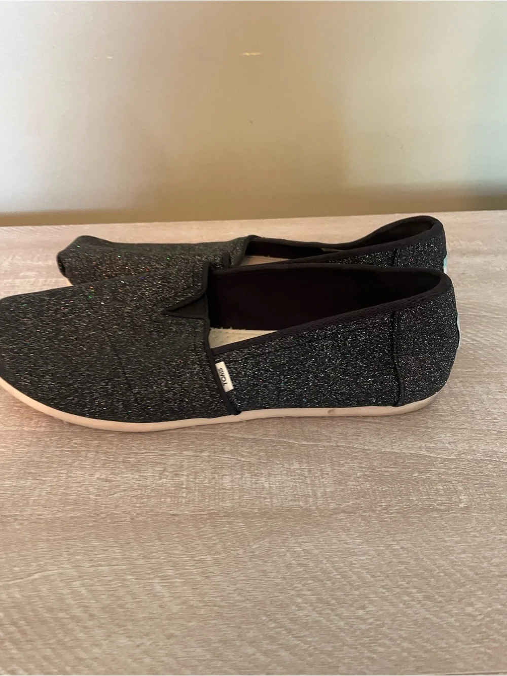 TOMS Classic black Sparkle SLIP-ON Flats 9.5w Comfort shoe Premium Style glitter